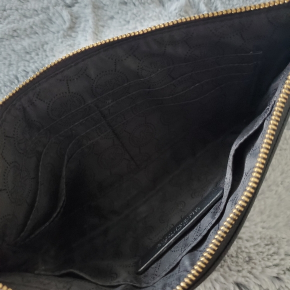 Michael Kors Jet Set Clutch - Picture 4 of 6